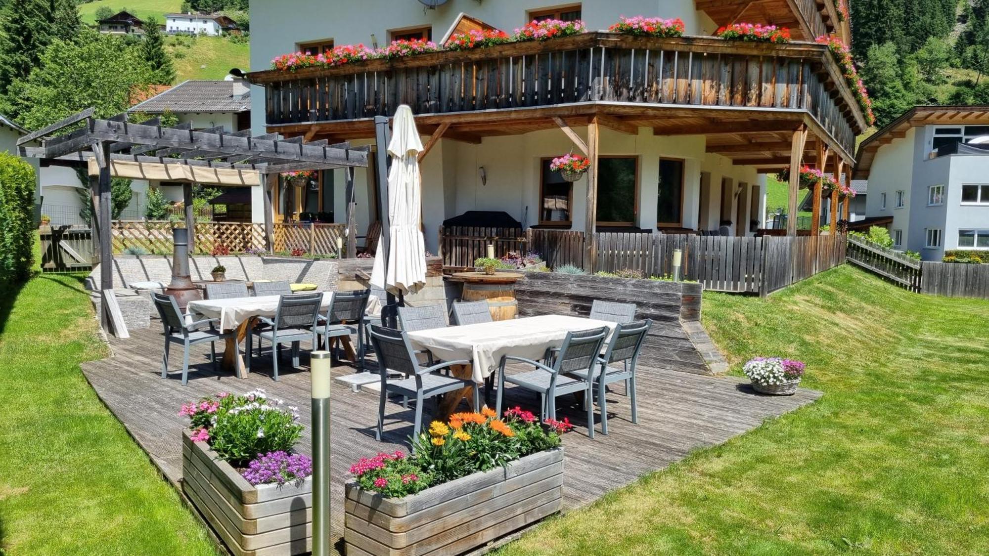 Gaestehaus Landhaus Tyrol Gries im Sellrain Exterior foto