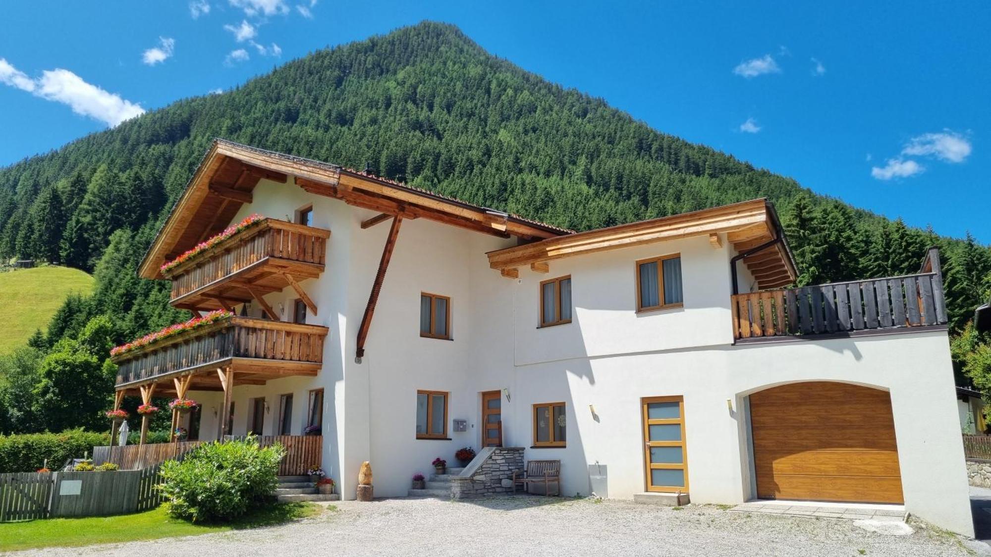 Gastehaus Landhaus Tyrol Hotel Gries im Sellrain Exterior foto